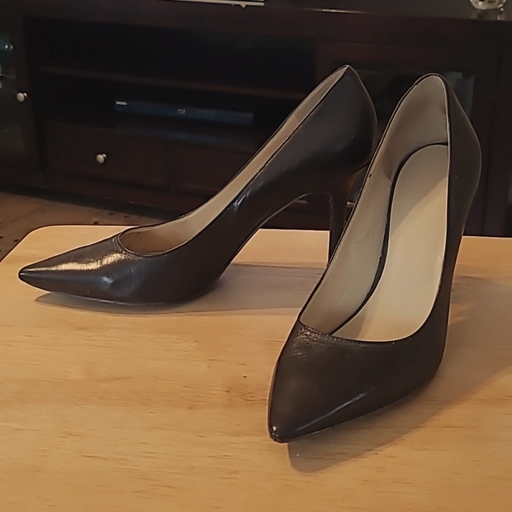 Nine West dark brown leather pump